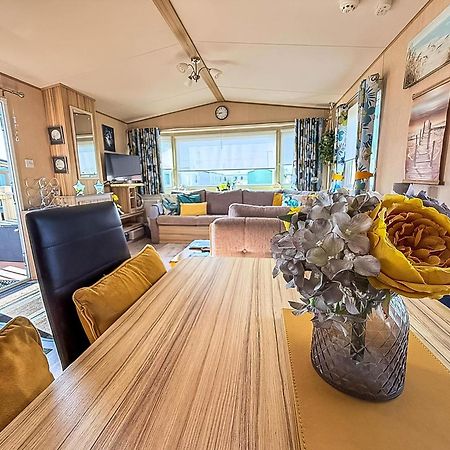 Lovely 6 Berth Caravan With Decking To The Side In Heacham Ref 21040E Zewnętrze zdjęcie