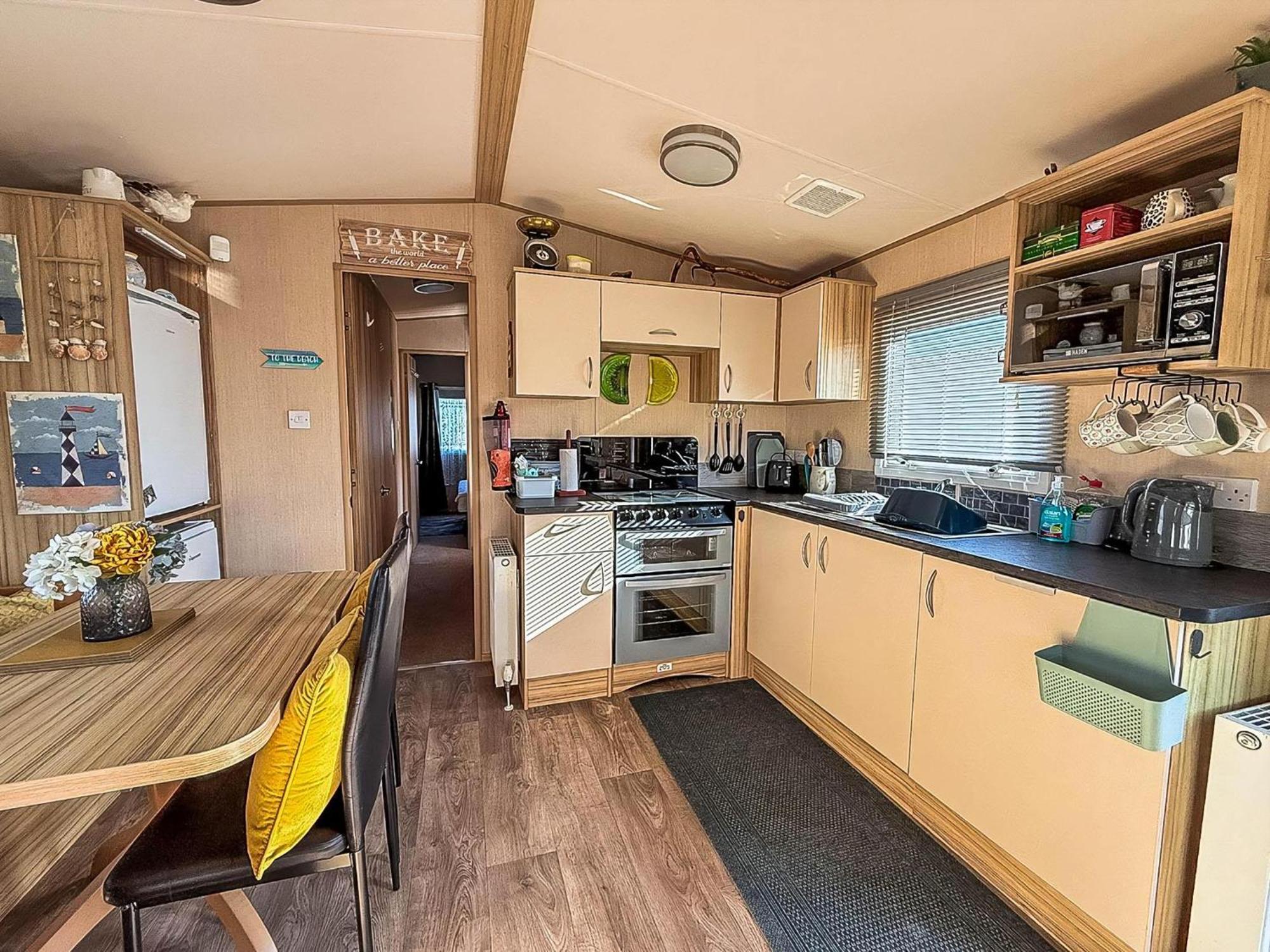Lovely 6 Berth Caravan With Decking To The Side In Heacham Ref 21040E Zewnętrze zdjęcie