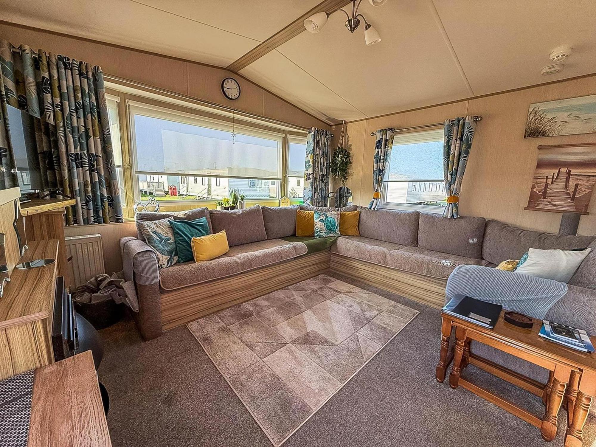 Lovely 6 Berth Caravan With Decking To The Side In Heacham Ref 21040E Zewnętrze zdjęcie