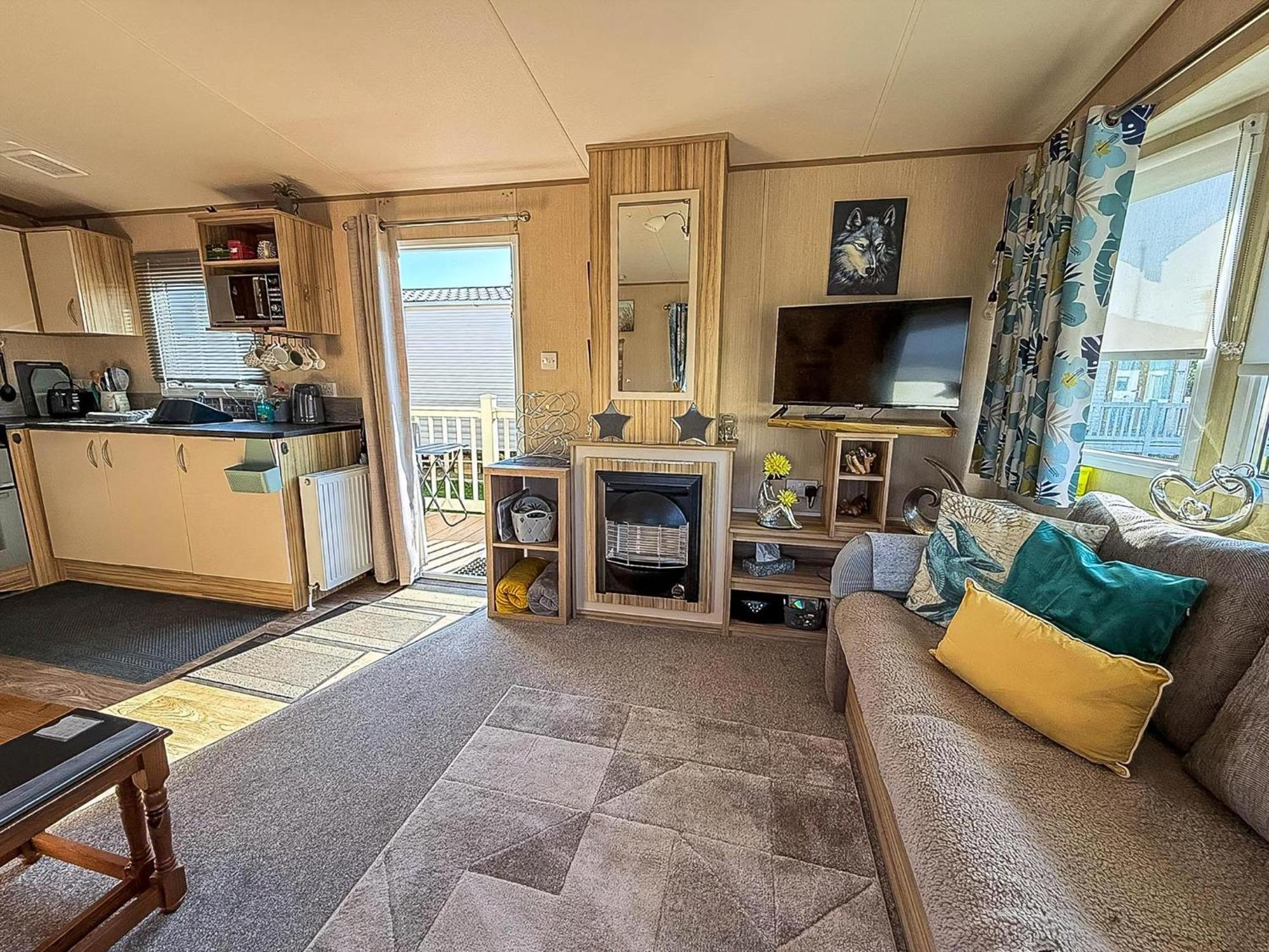 Lovely 6 Berth Caravan With Decking To The Side In Heacham Ref 21040E Zewnętrze zdjęcie
