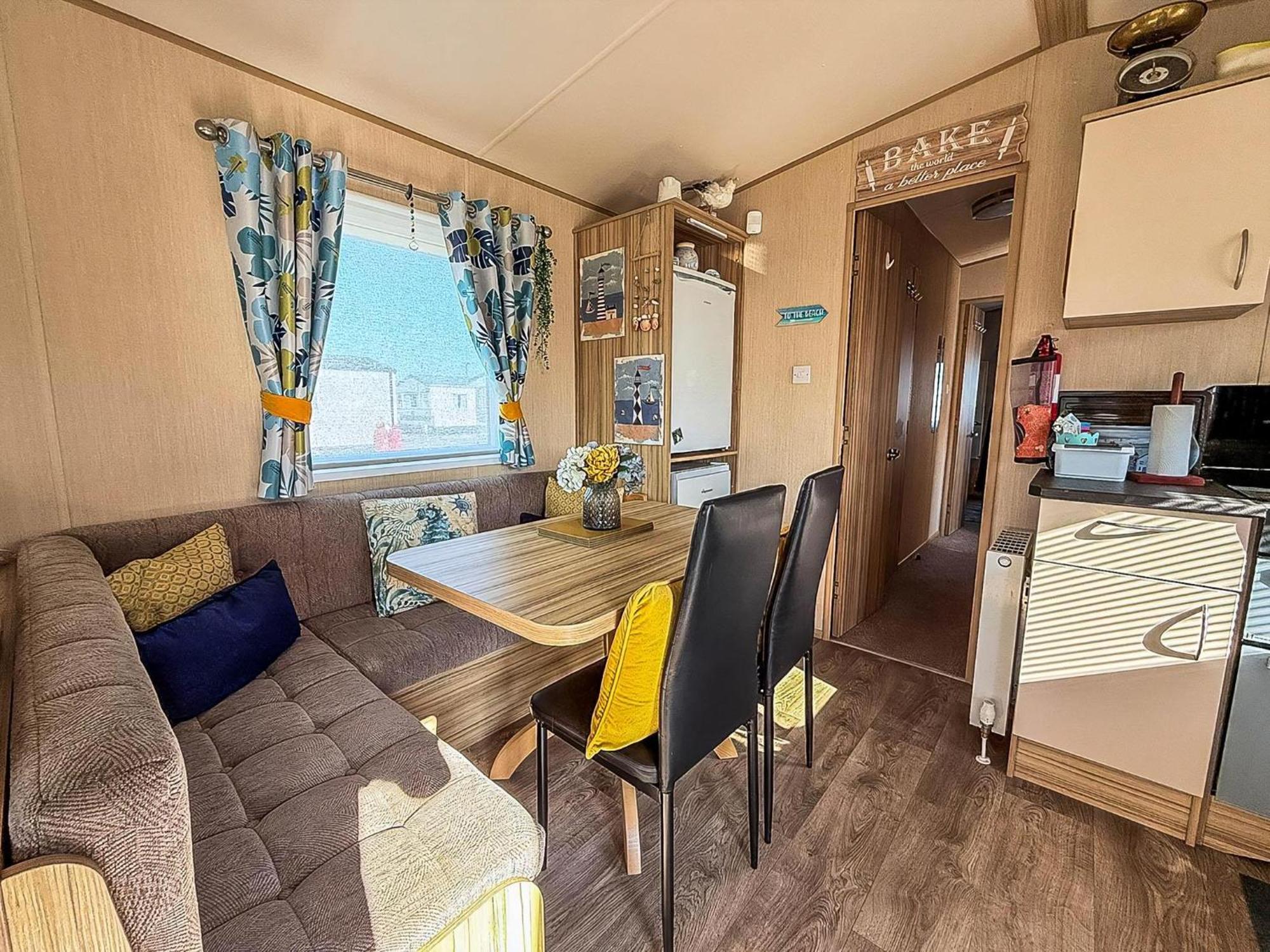 Lovely 6 Berth Caravan With Decking To The Side In Heacham Ref 21040E Zewnętrze zdjęcie